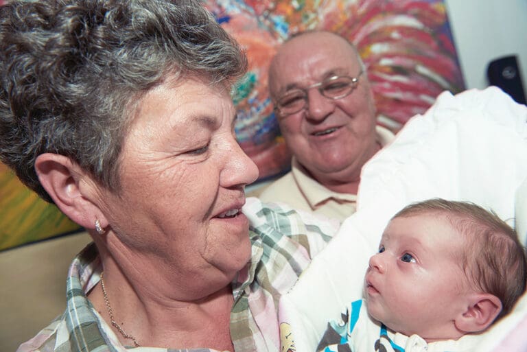 vecteezy_family-portrait-with-grandparents-parents-and-baby_31023410